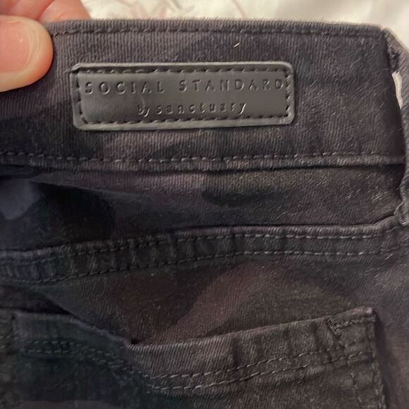 Social Standard by Sanctuary Ankle Skinny Camo Jeans - Picture 5 of 7